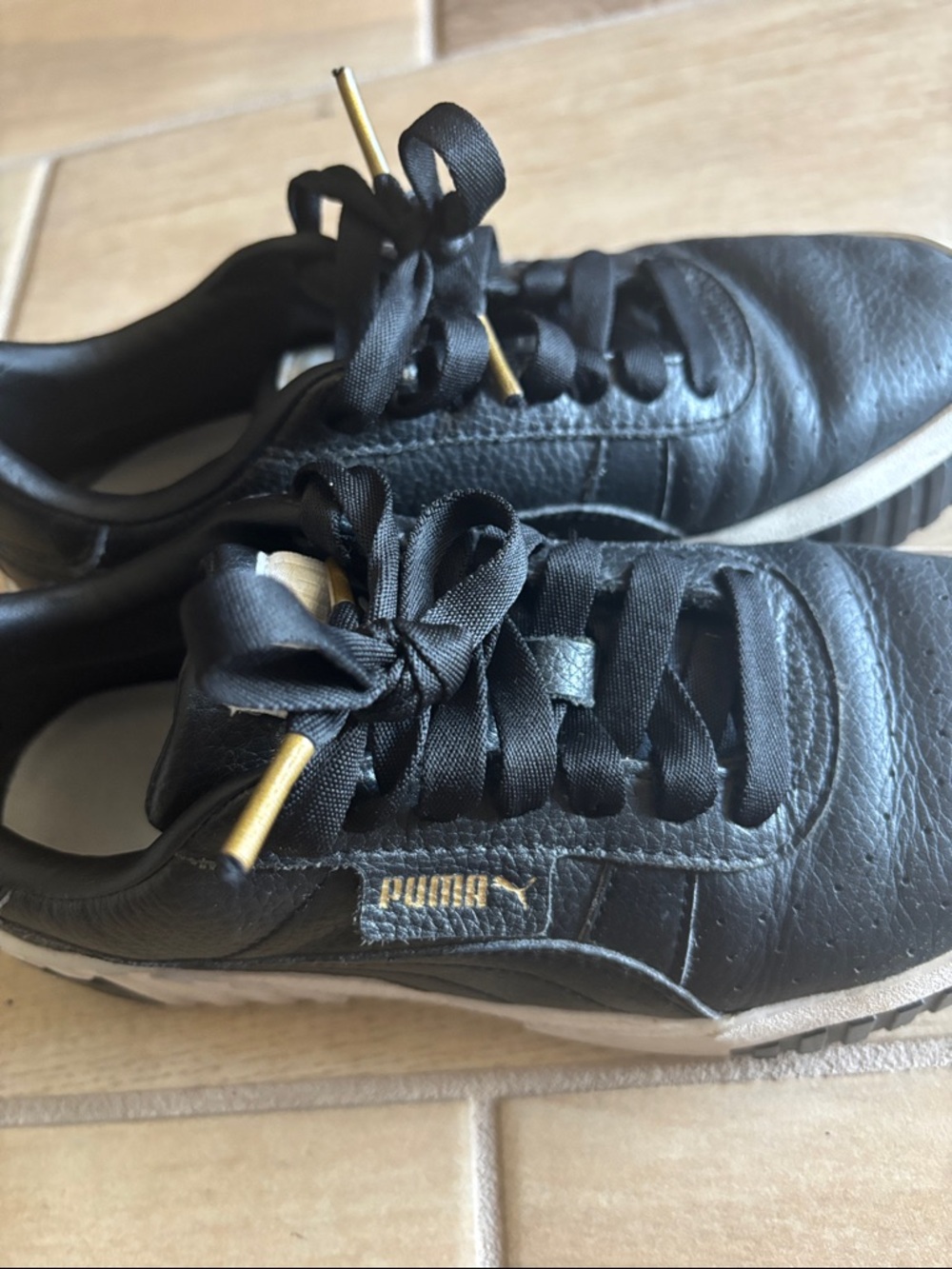 PUMA Low Top Sneakers Black White Leather Logo Lace Up Athletic Shoes Women sz 7 - Picture 2 of 6